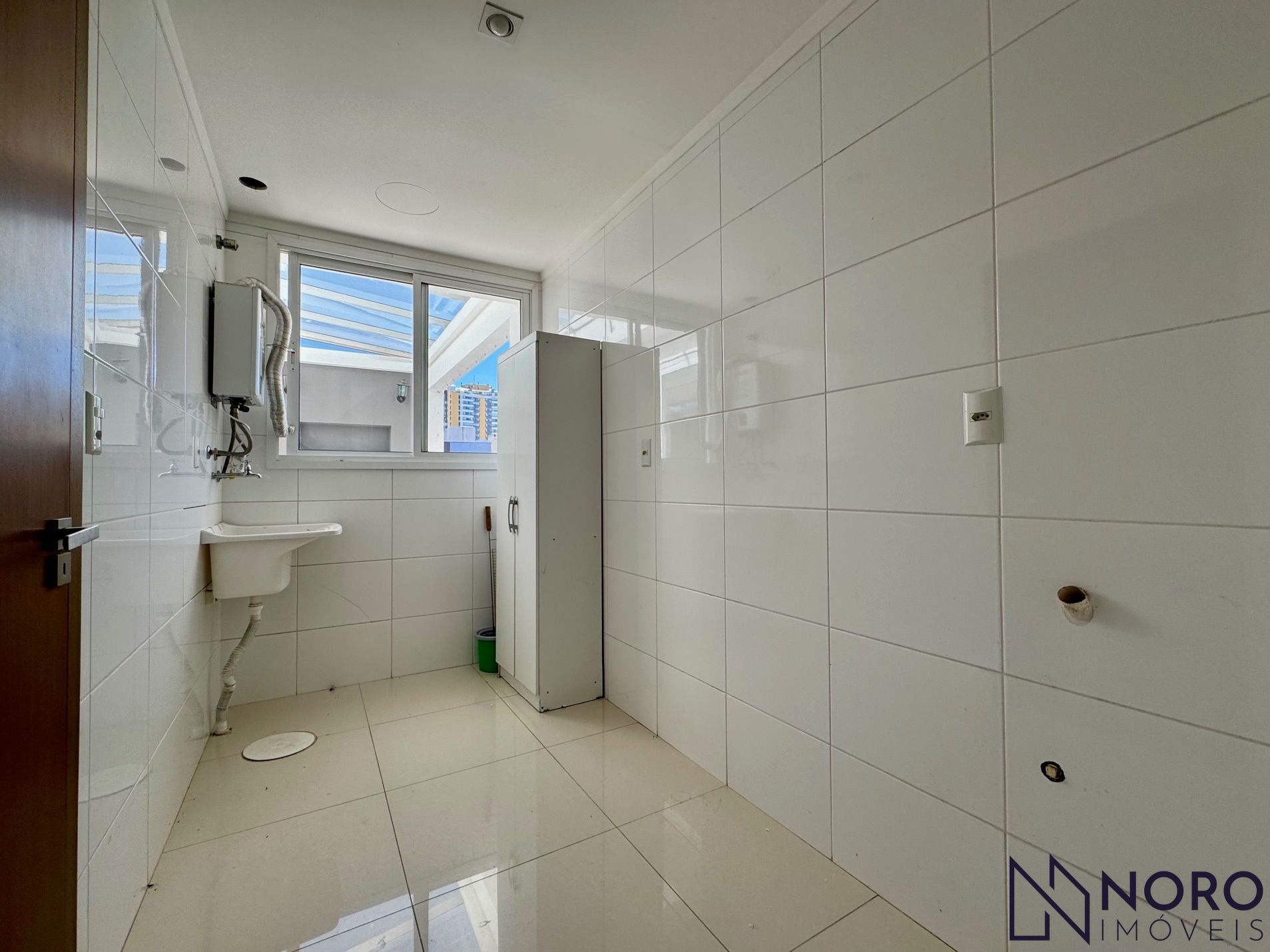 Apartamento amplo com 187m², 3 dormitórios e infraestrutura completa no Bairro B