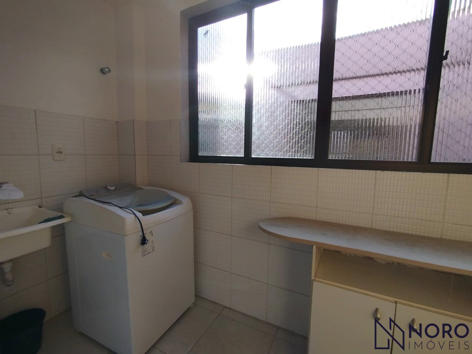 Apartamento Mobiliado 2 Dormitórios com Suíte e Garagem – Próx. Av. Presidente V