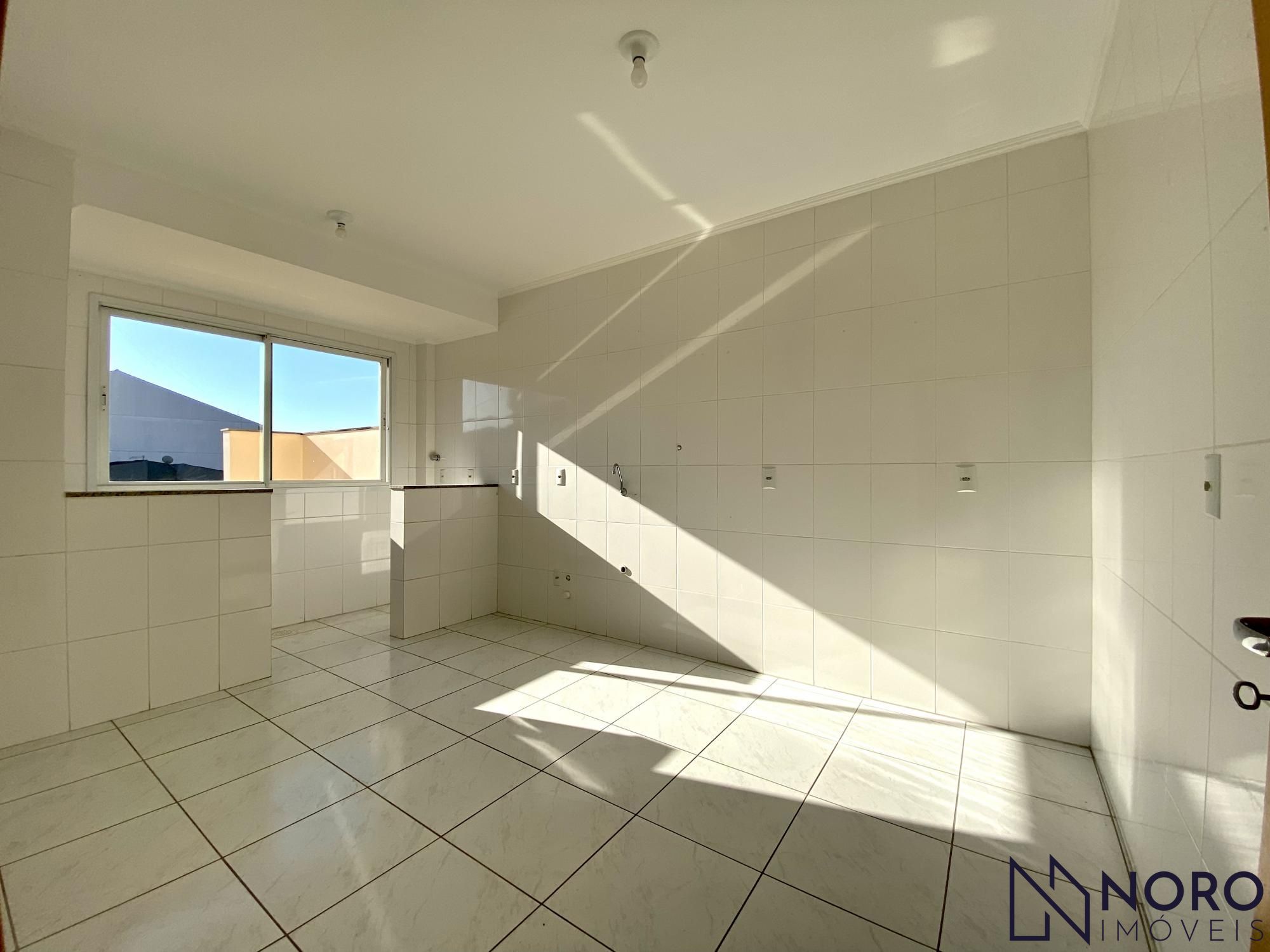 Apartamento 02 dormitórios, com garagem e um amplo terraço.