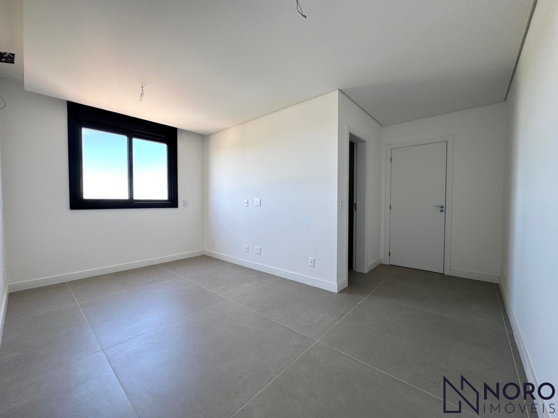 Apartamento 2 suítes living 2 ambientes cozinha integrada 2 box para camionetas