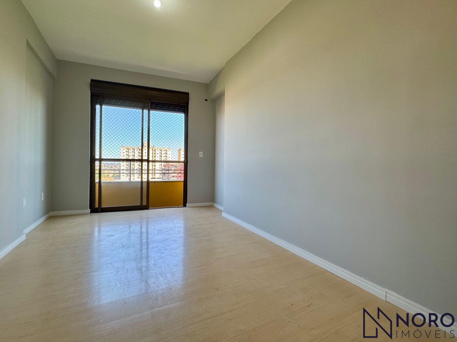 Venda – Apartamento semimobiliado no Centro, 2 dormitórios com suíte!