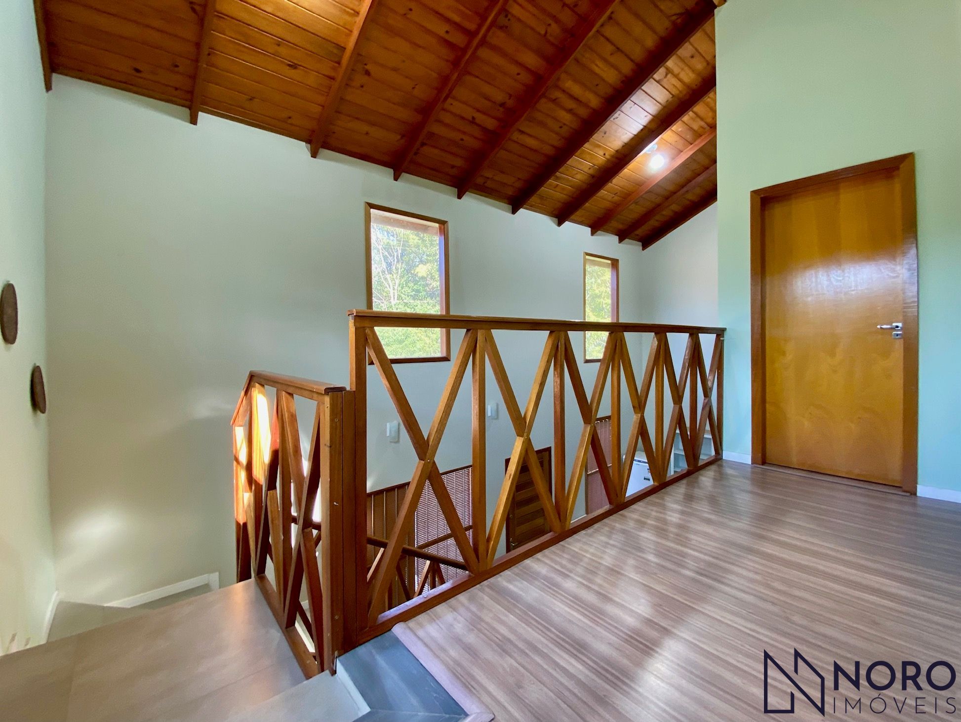 Casa semi nova em itaara com 2 suites living com lareira integrado com cozinha p