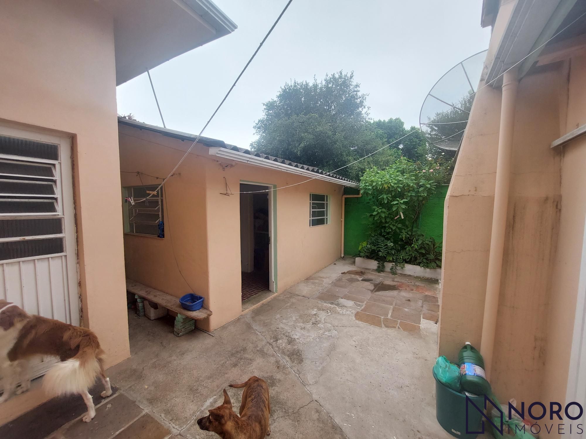 Casa mista com 3 dormitórios e 3 vagas de garagem na manoel ribas