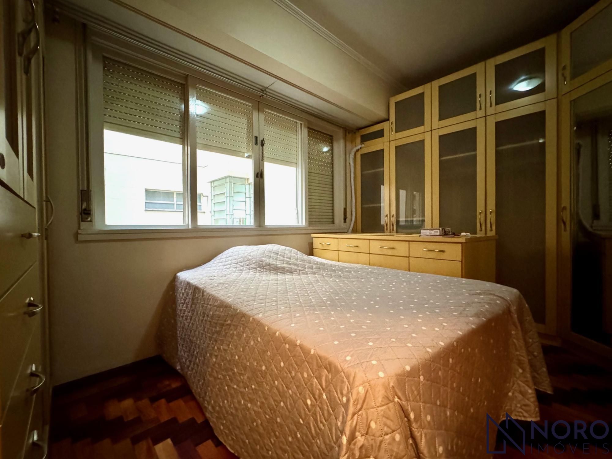 Apartamento no Centro 3 dormitórios 2 banhos living 2 ambientes sacada frente Le