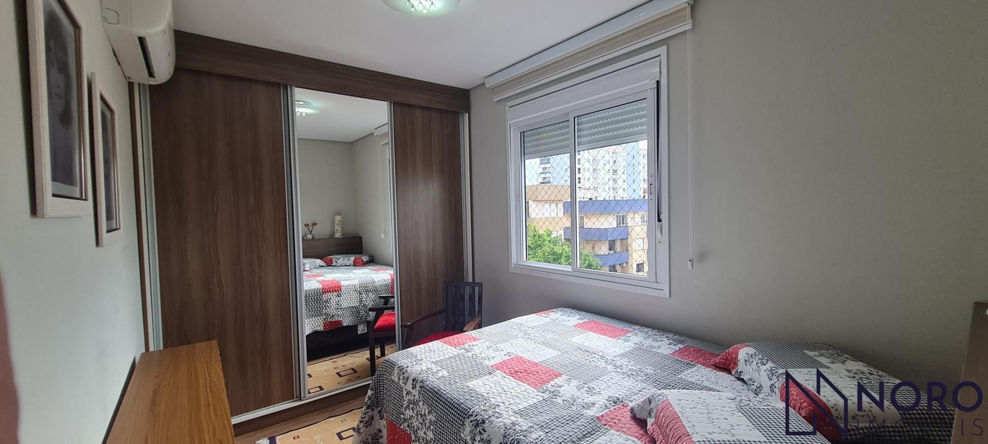 Apartamento Semi Mobiliado de 3 Dormitórios com Suíte e 2 Garagens no Bairro Men