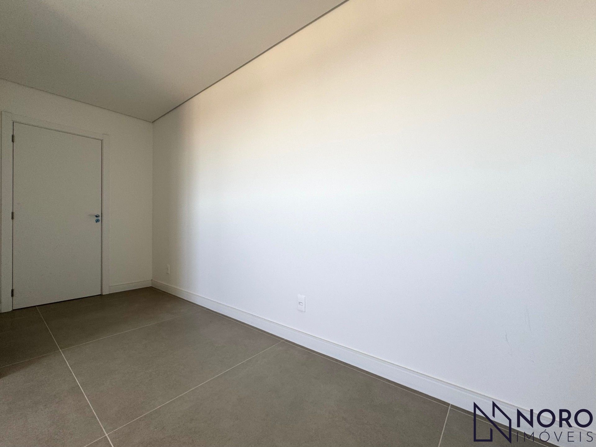 Apartamento 2 suítes living 2 ambientes cozinha integrada 2 box para camionetas