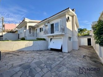 Casa espaçosa com 3 dormitórios, 1 suíte, piscina para locação no João Goulart