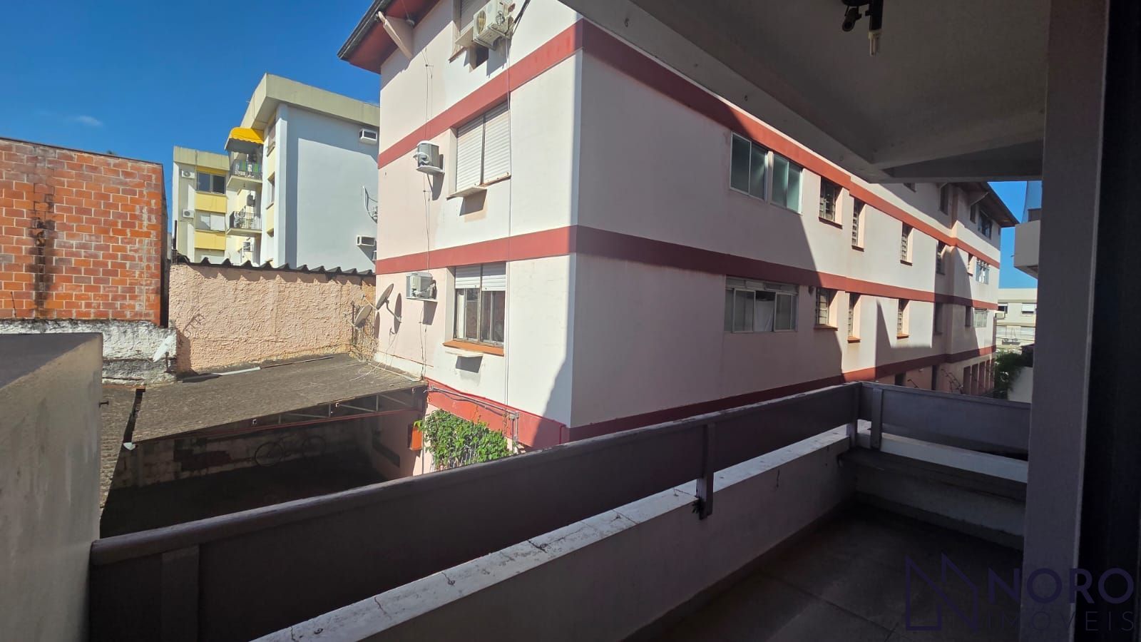 Apartamento 2 dormitórios + escritório, sacada e garagem no Patronato