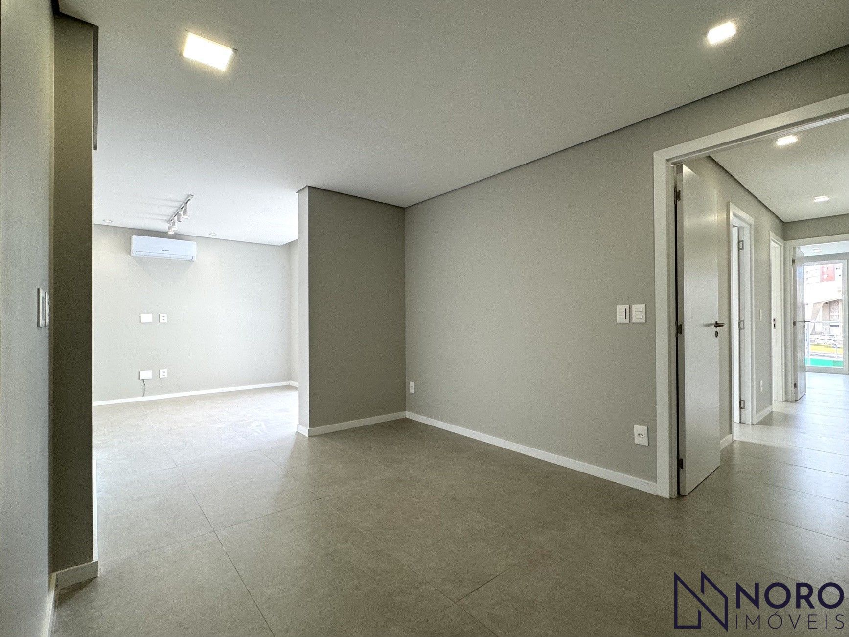 Apartamento à venda / 3dormitórios/ suíte / 2 vagas de garagem/ Bairro Medianei