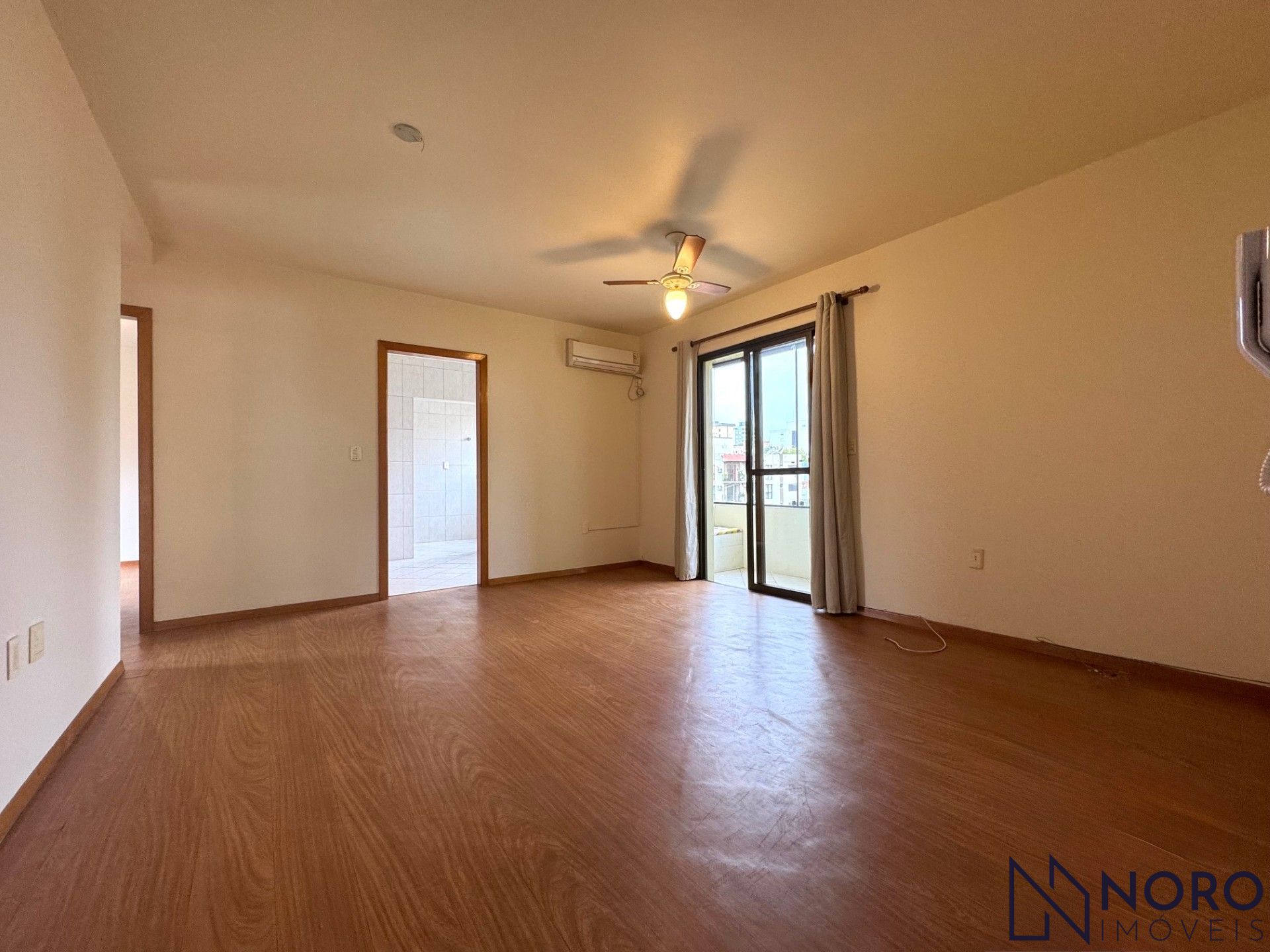 Apartamento 2 Dormitórios com Sacada e Churrasqueira no Centro de Santa Maria