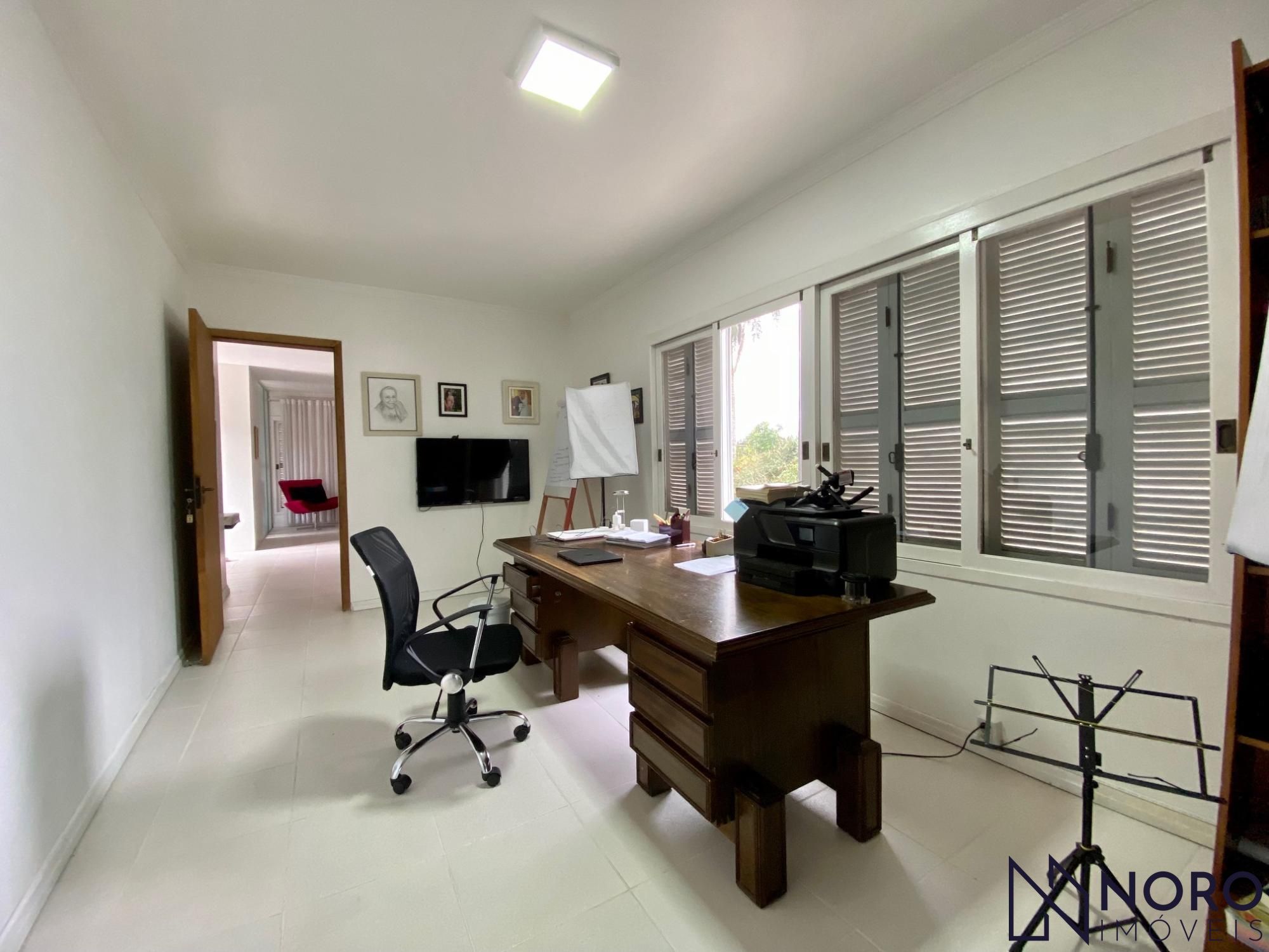 Casa de campo em área urbana com terreno de 1.160m² e 800m² de área construida