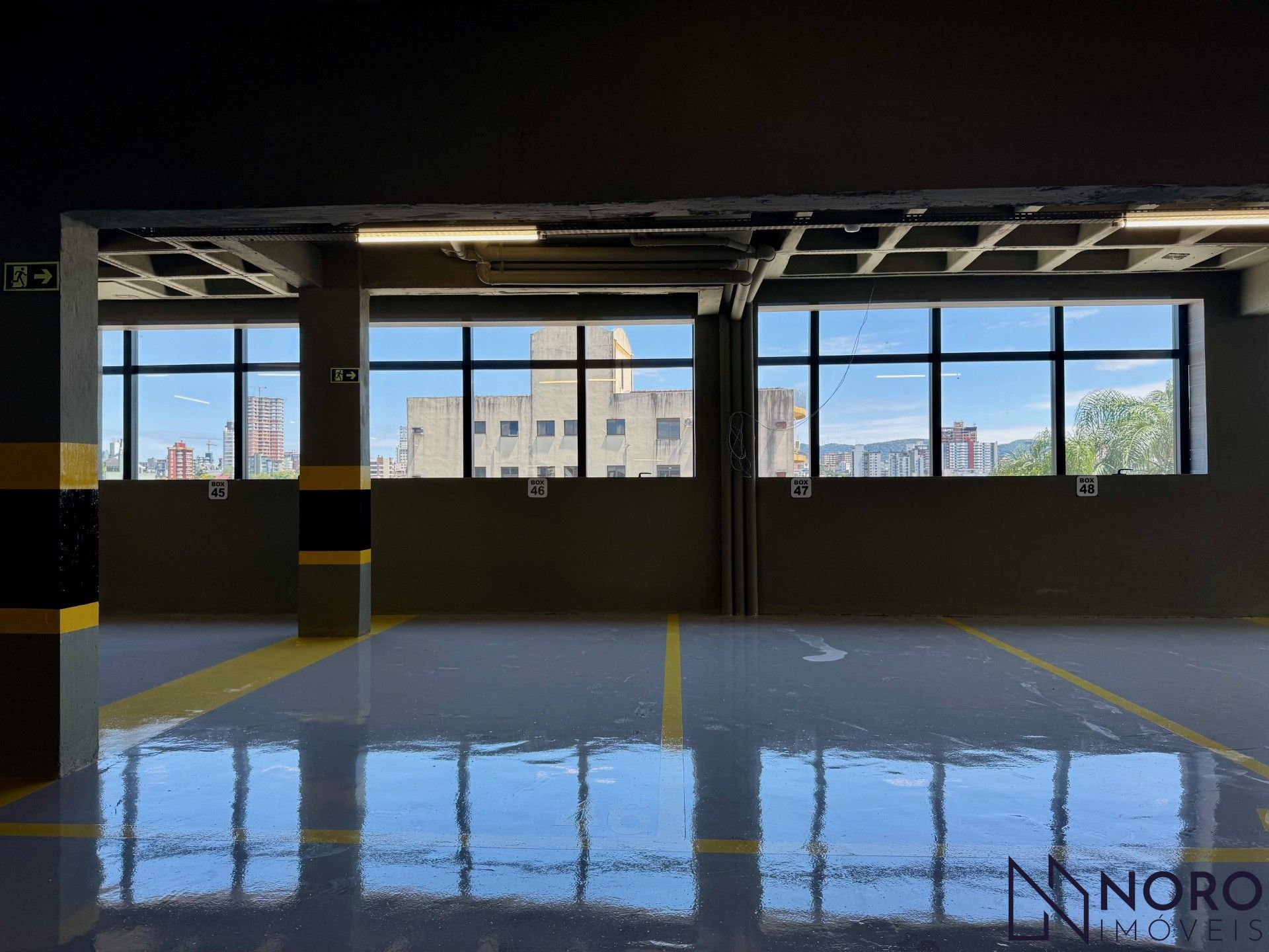 Apartamento 2 suítes living 2 ambientes cozinha integrada 2 box para camionetas