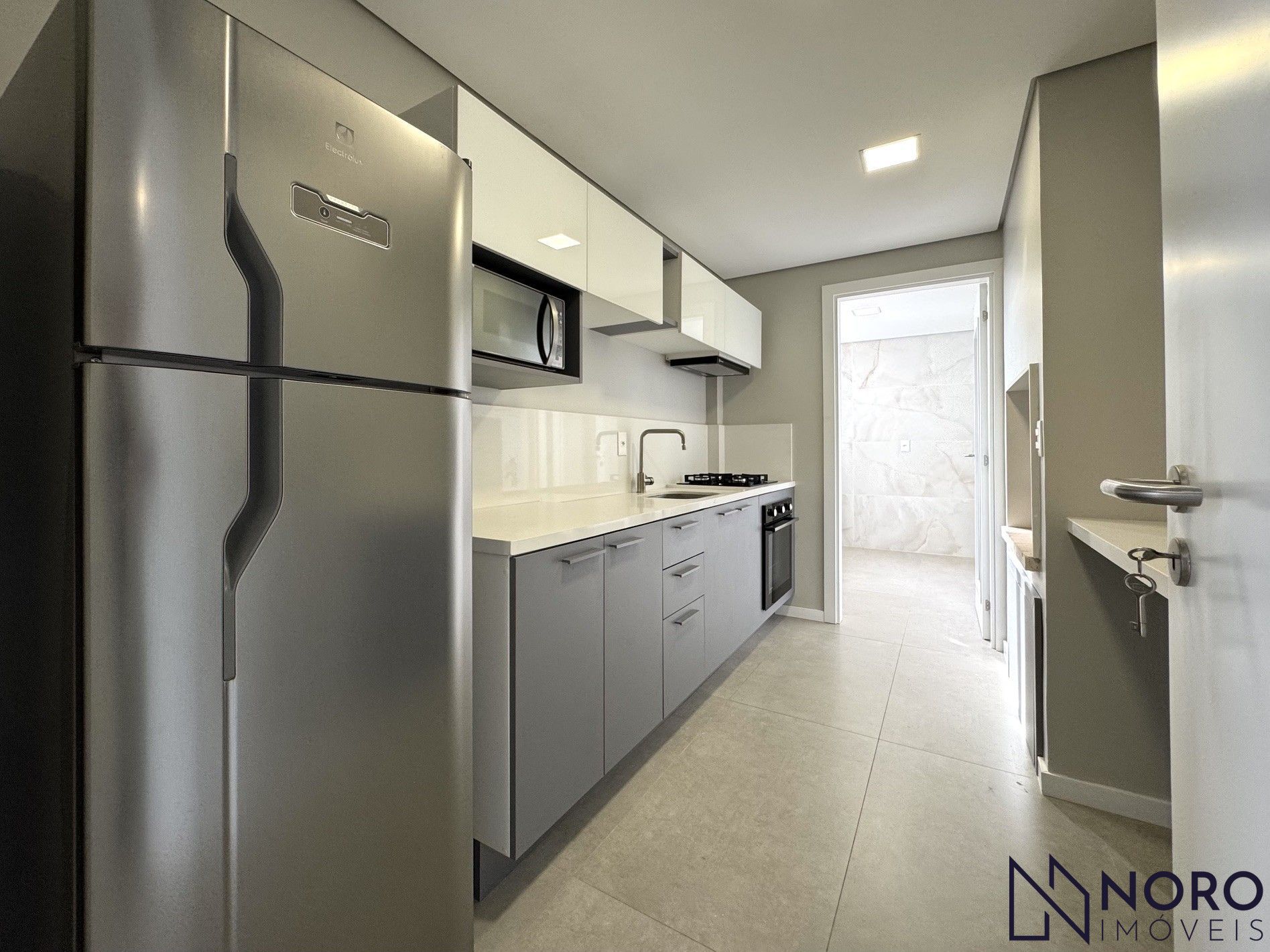 Apartamento à venda / 3dormitórios/ suíte / 2 vagas de garagem/ Bairro Medianei