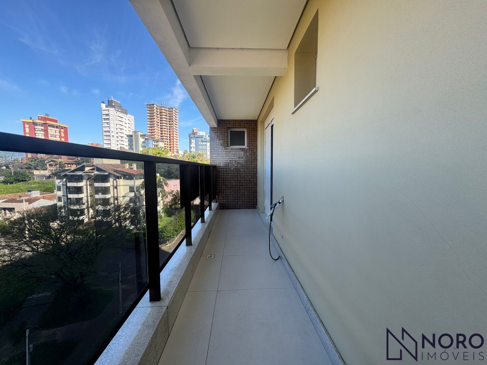 Apartamento - Bairro Lourdes - Vista Panorâmica - 3 suítes - 2 garagens