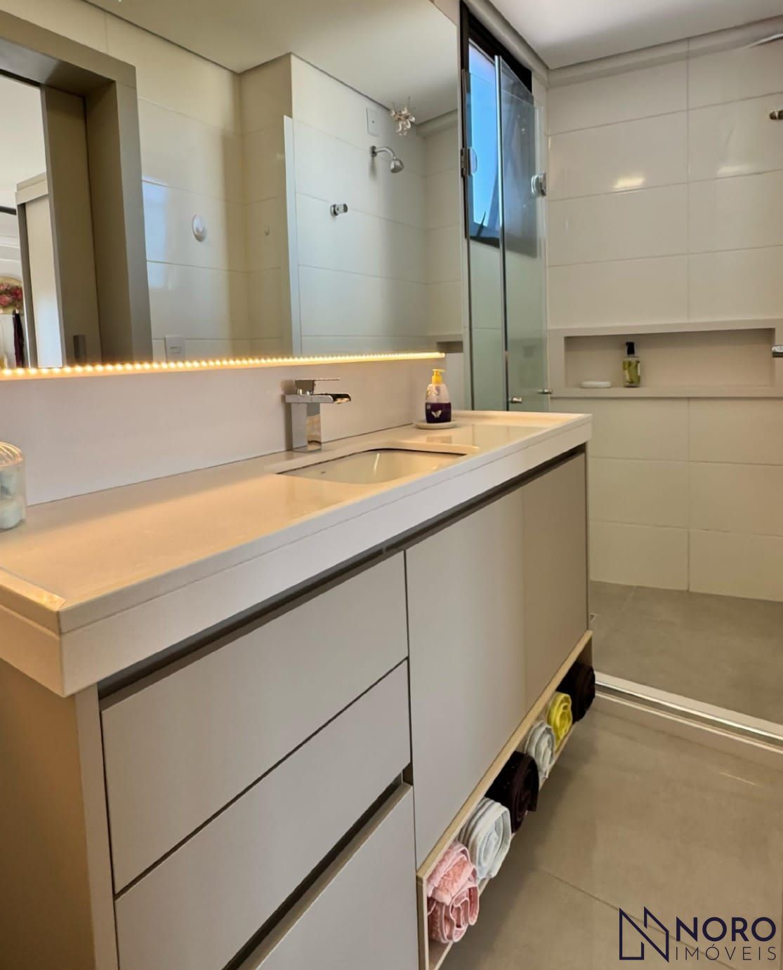 Apartamento Mobiliado 3 Dormitórios (1 Suíte) 137,9m² Sacada Gourmet e Box D