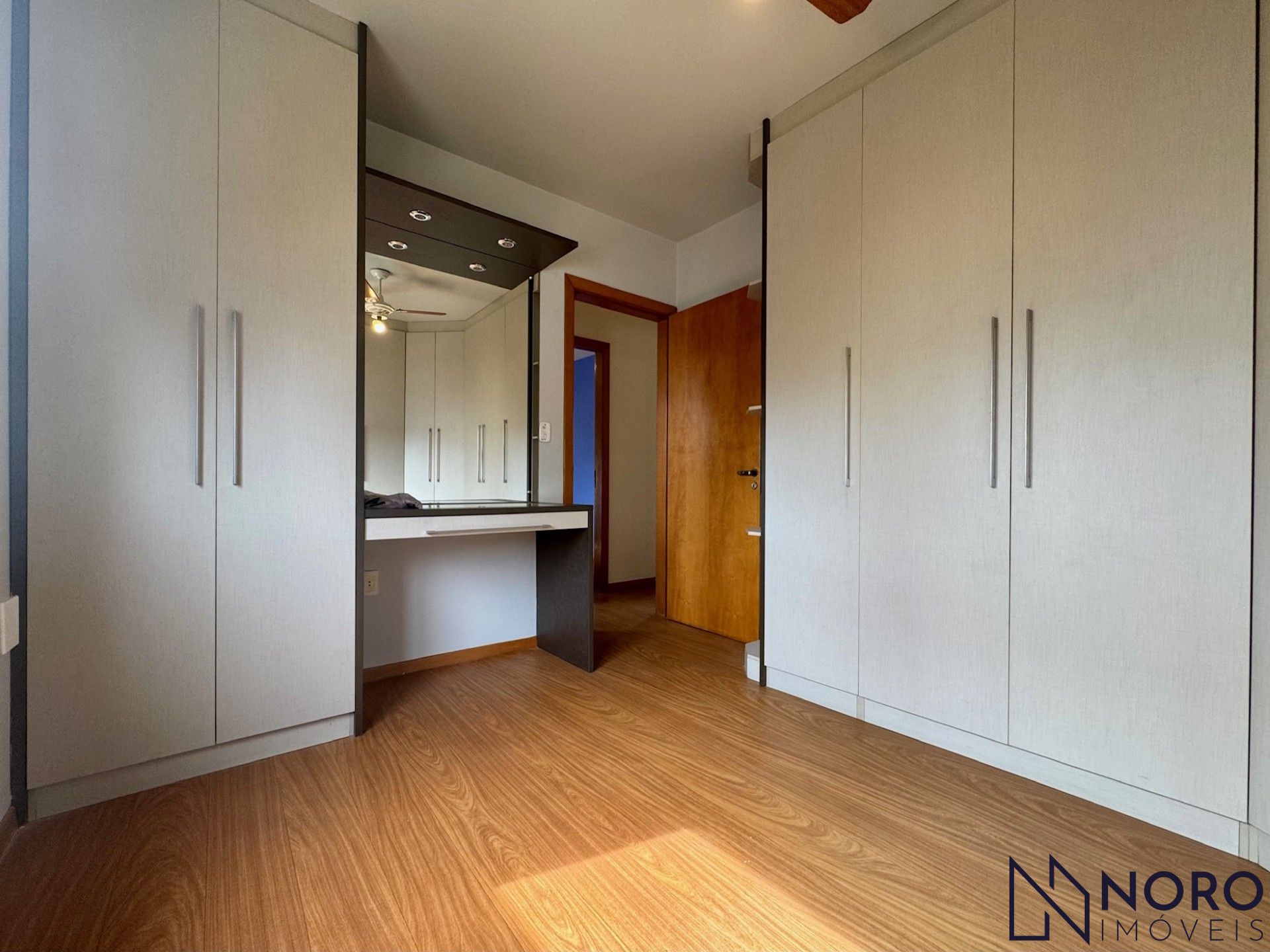 Apartamento 2 Dormitórios com Sacada e Churrasqueira no Centro de Santa Maria