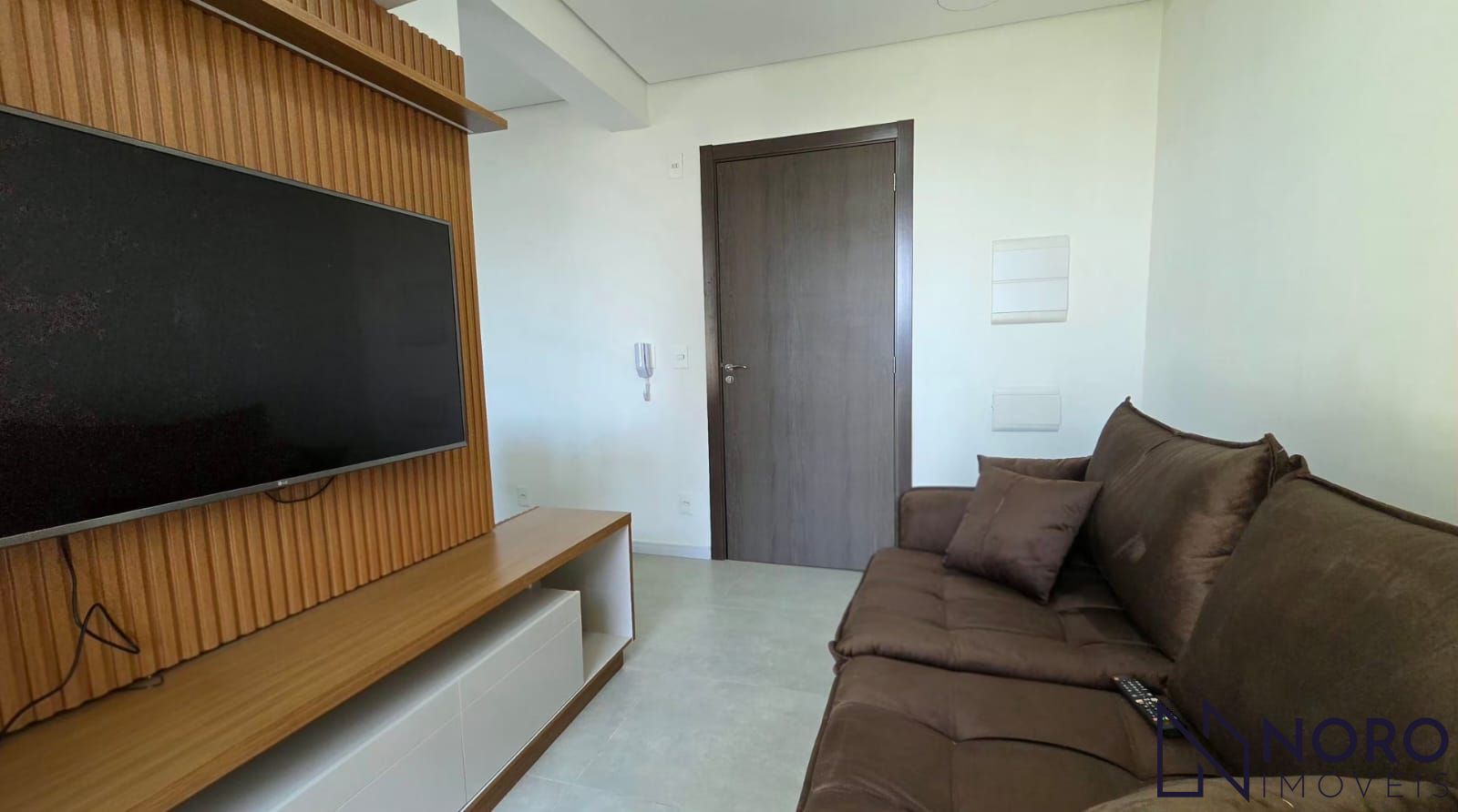 Apartamento 1 Dormitório, sacada com churrasqueira e garagem coberta.