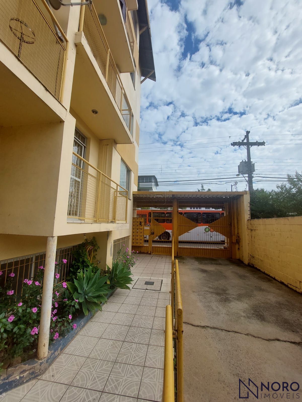 Apartamento 2 dorm 1 vg com sacada e churrasqueira na presidente varagas