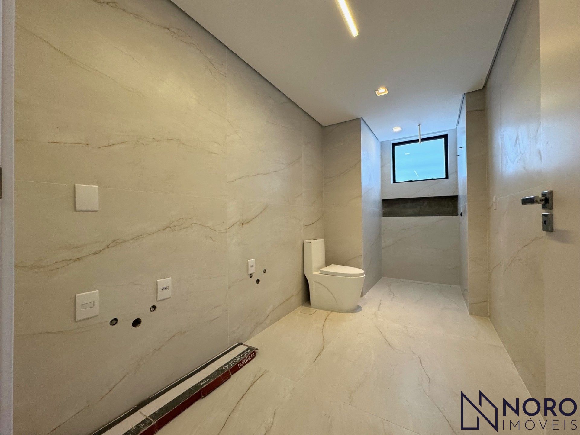 Luxuosa Cobertura Alto Padrão acabamento impecável 4 suítes, 3 box (5 car) 395 m