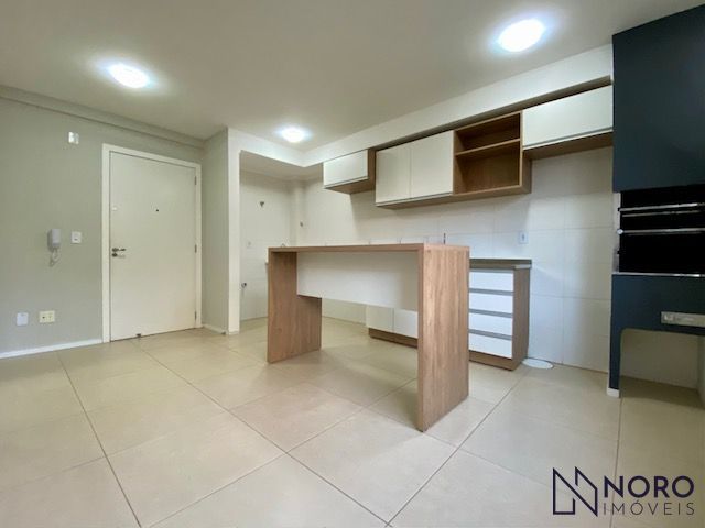 Apartamento semi mobiliado 1 quarto churrasqueira splits box elevador bairro fát
