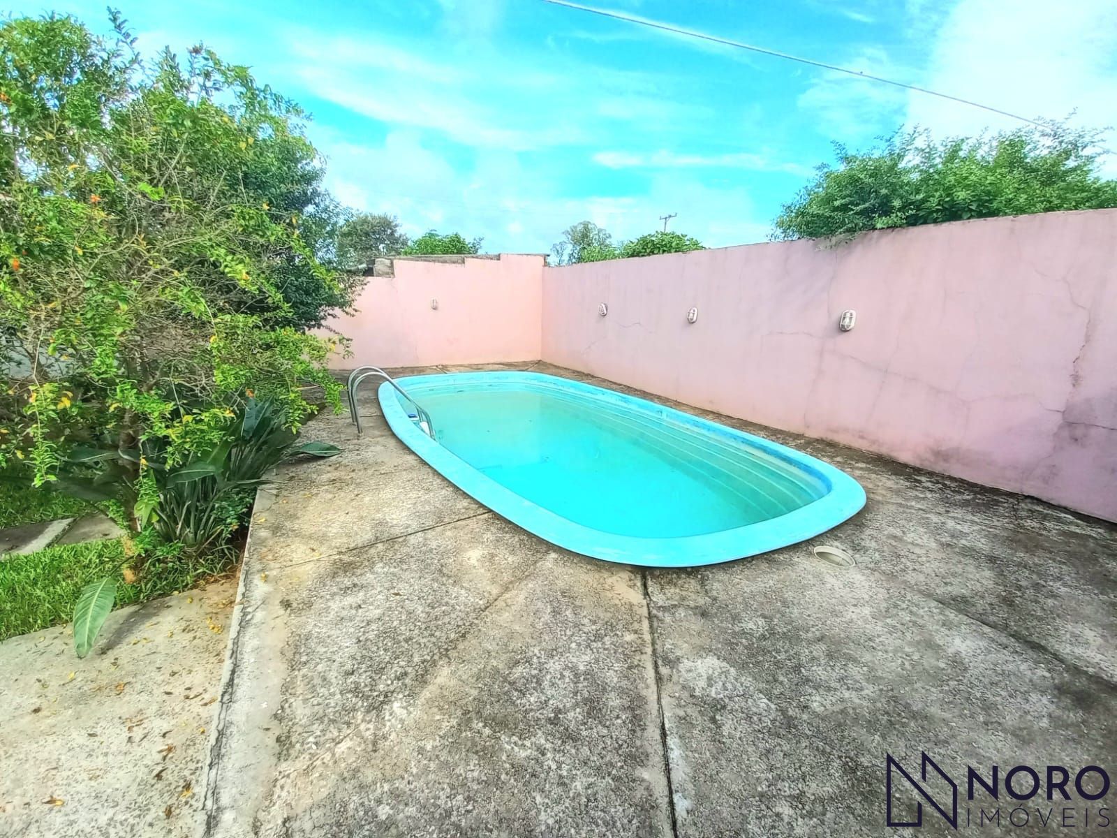 "Descubra o encanto da vida rural em Santa Maria! Casa com 2 dormitórios, piscin
