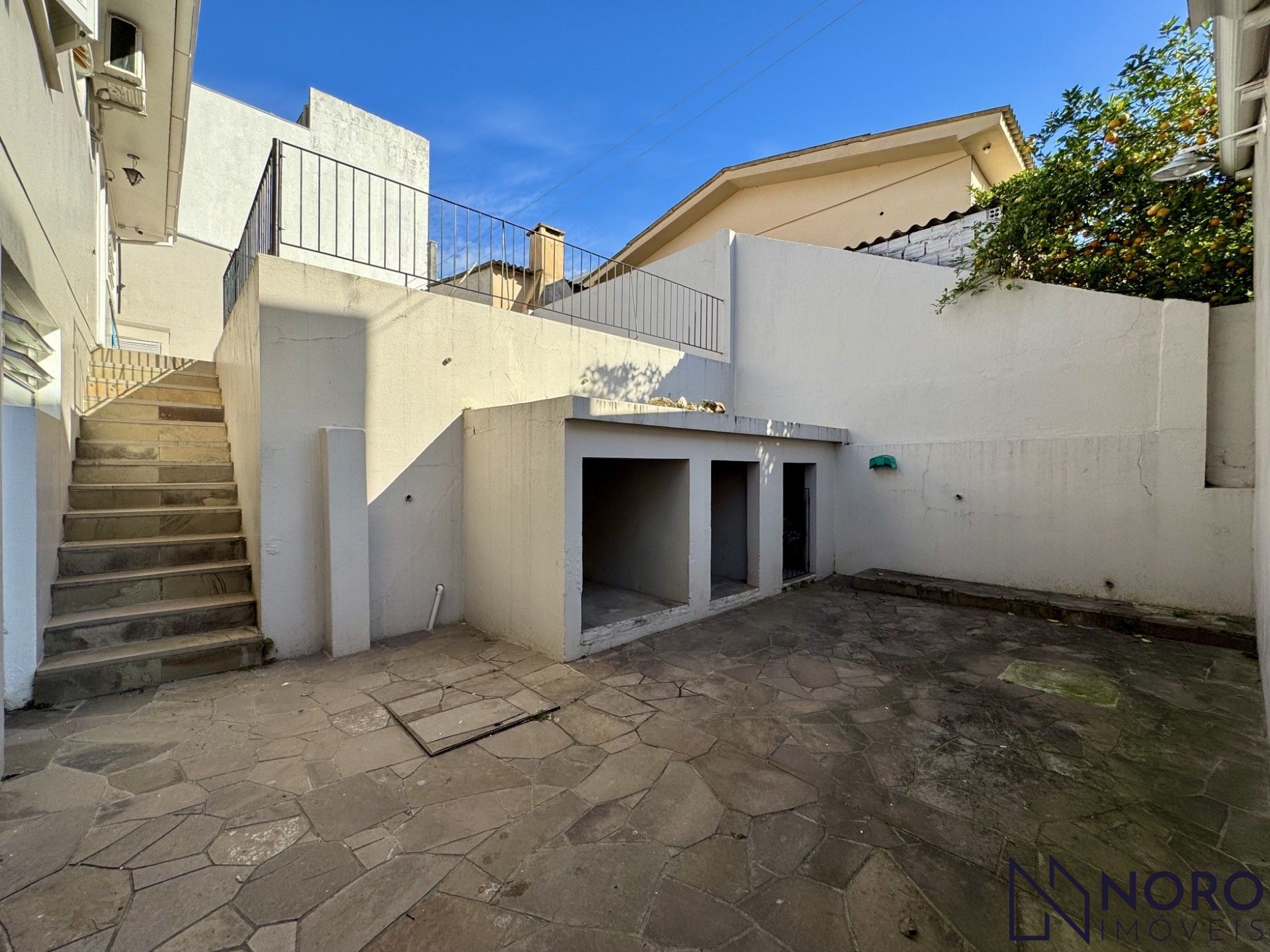 Casa espaçosa com 3 dormitórios, 1 suíte, piscina para locação no João Goulart