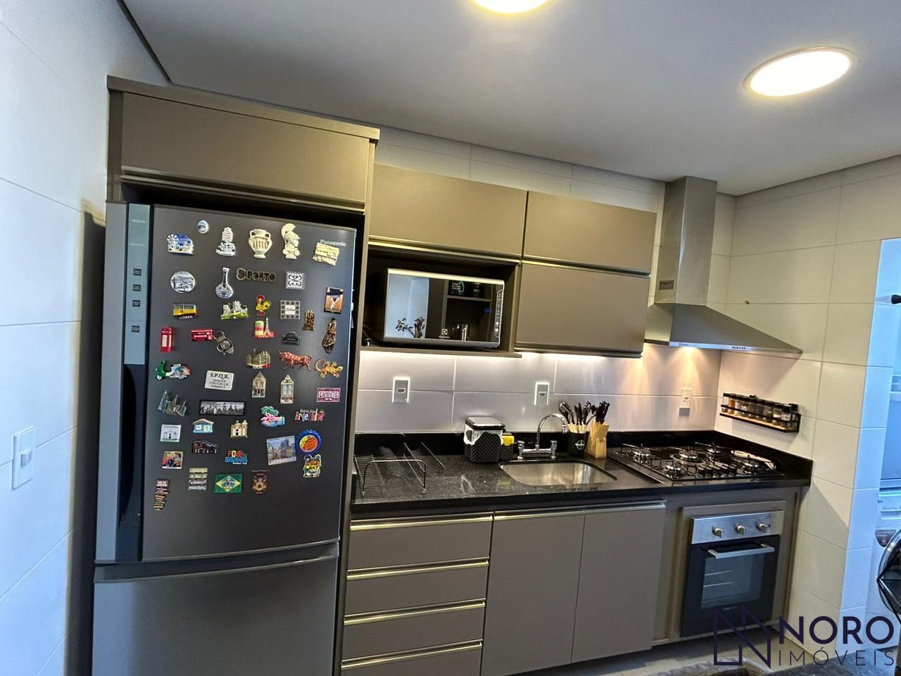 Apartamento Semimobiliado de 2 Dormitórios com Suíte no Edifício Vivaz