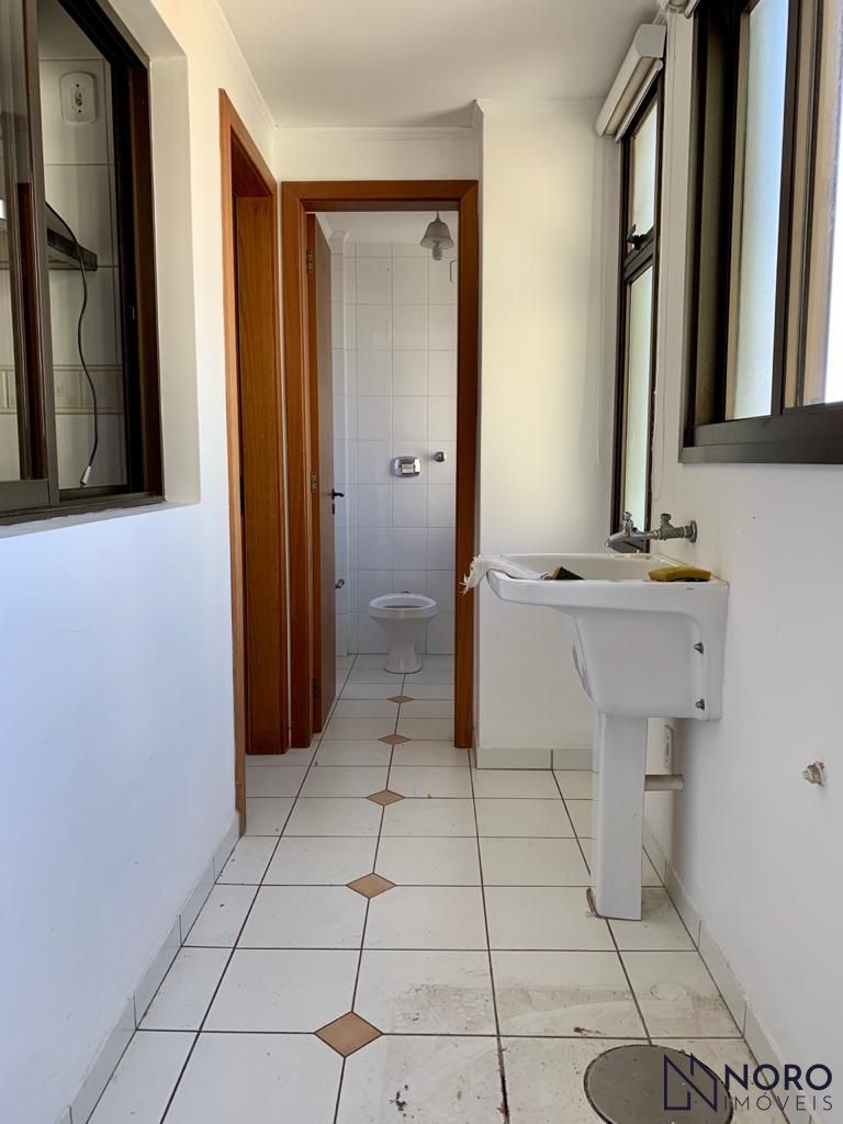 Apartamento 104m² privativo, Frente, 2 dormitórios,Suíte, Living 2 ambientes, Sa
