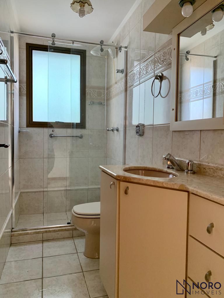 Apartamento 104m² privativo, Frente, 2 dormitórios,Suíte, Living 2 ambientes, Sa