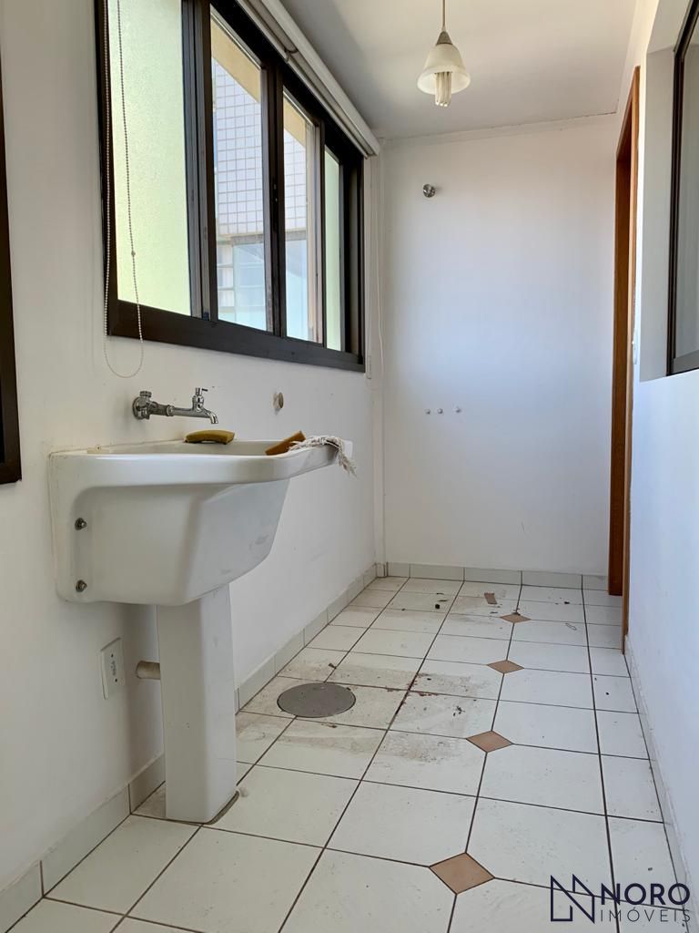 Apartamento 104m² privativo, Frente, 2 dormitórios,Suíte, Living 2 ambientes, Sa