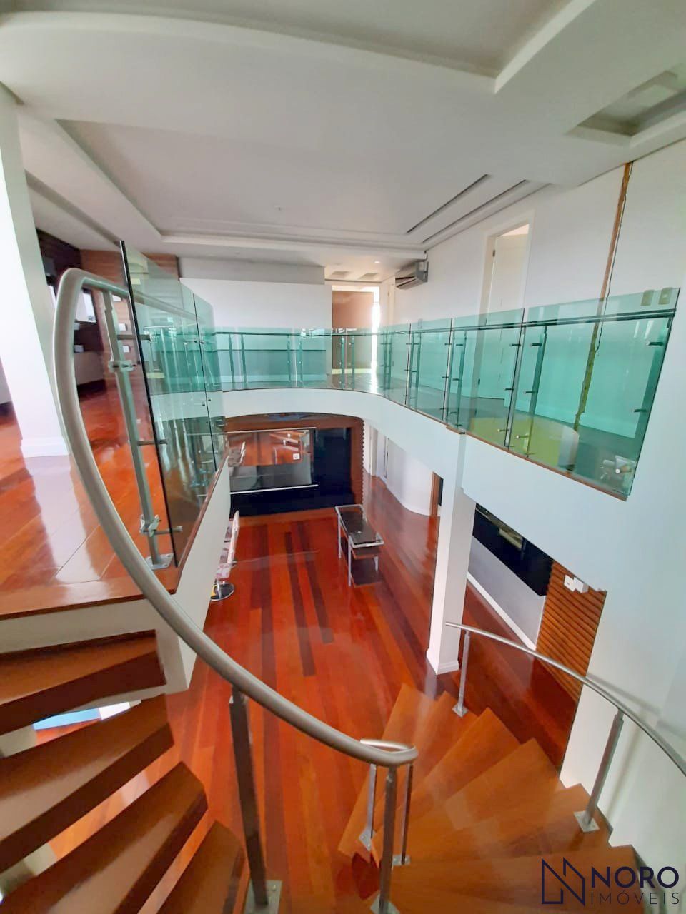 Cobertura Exclusiva com Piscina e 366m² – Sofisticação e Conforto em Alto Padrão