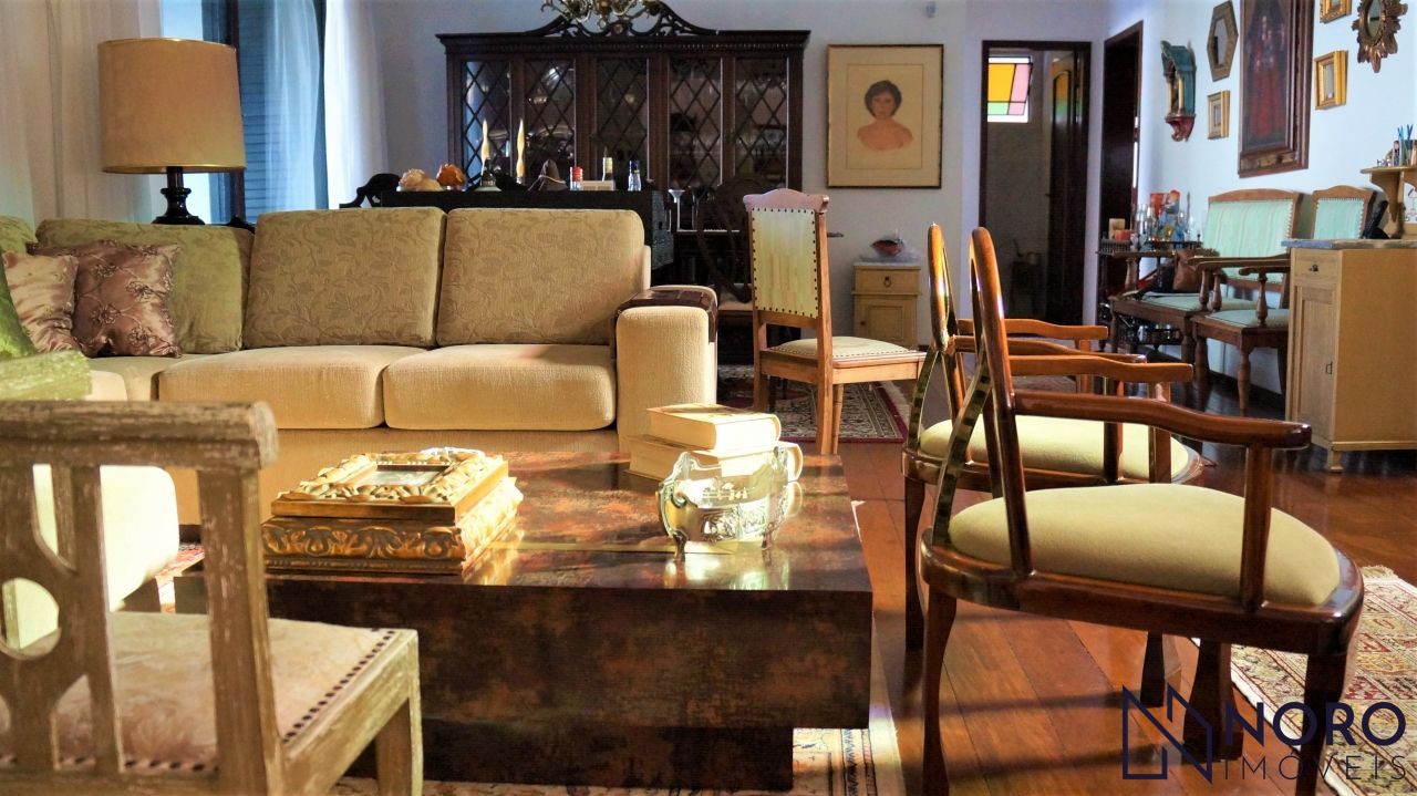 Casa ampla à venda no Bairro Nossa Senhora de Lourdes