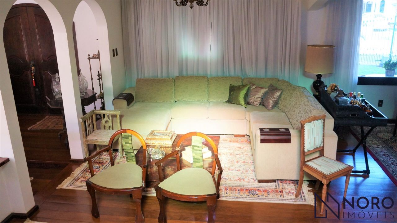 Casa ampla à venda no Bairro Nossa Senhora de Lourdes