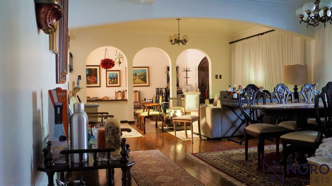 Casa ampla à venda no Bairro Nossa Senhora de Lourdes