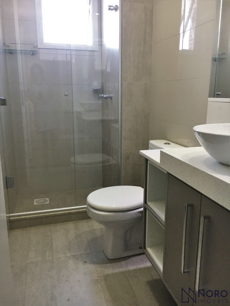 Apartamento Semimobiliado de 2 Dormitórios com Suíte no Edifício Vivaz