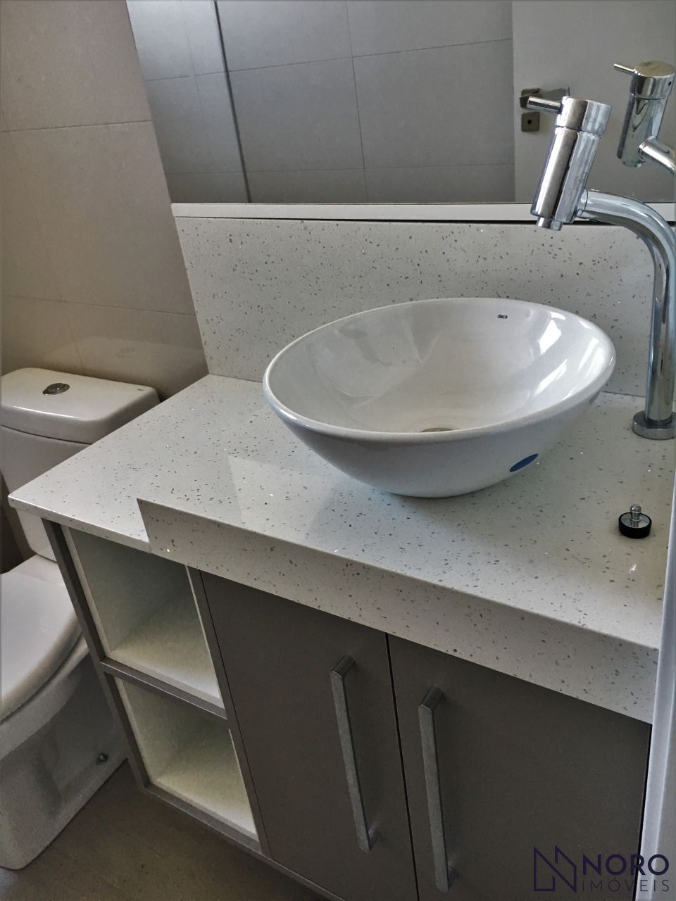 Apartamento Semimobiliado de 2 Dormitórios com Suíte no Edifício Vivaz