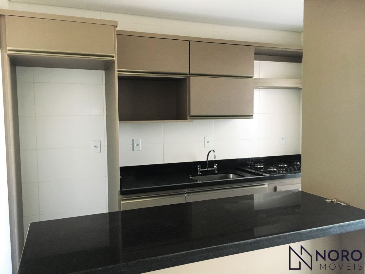 Apartamento Semimobiliado de 2 Dormitórios com Suíte no Edifício Vivaz