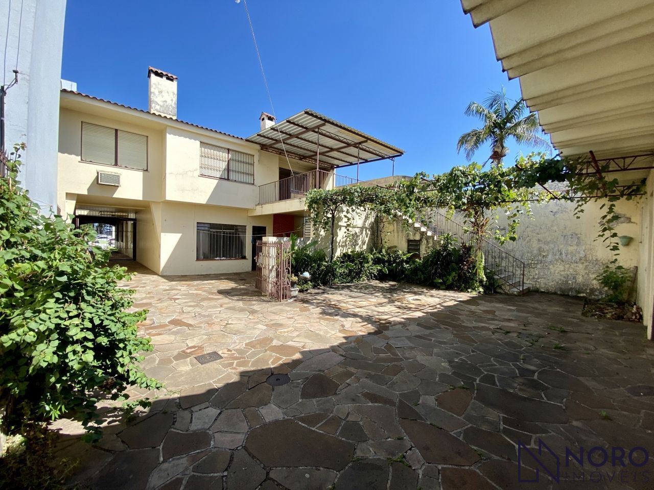 Apartamento único, peças amplas 4 vagas