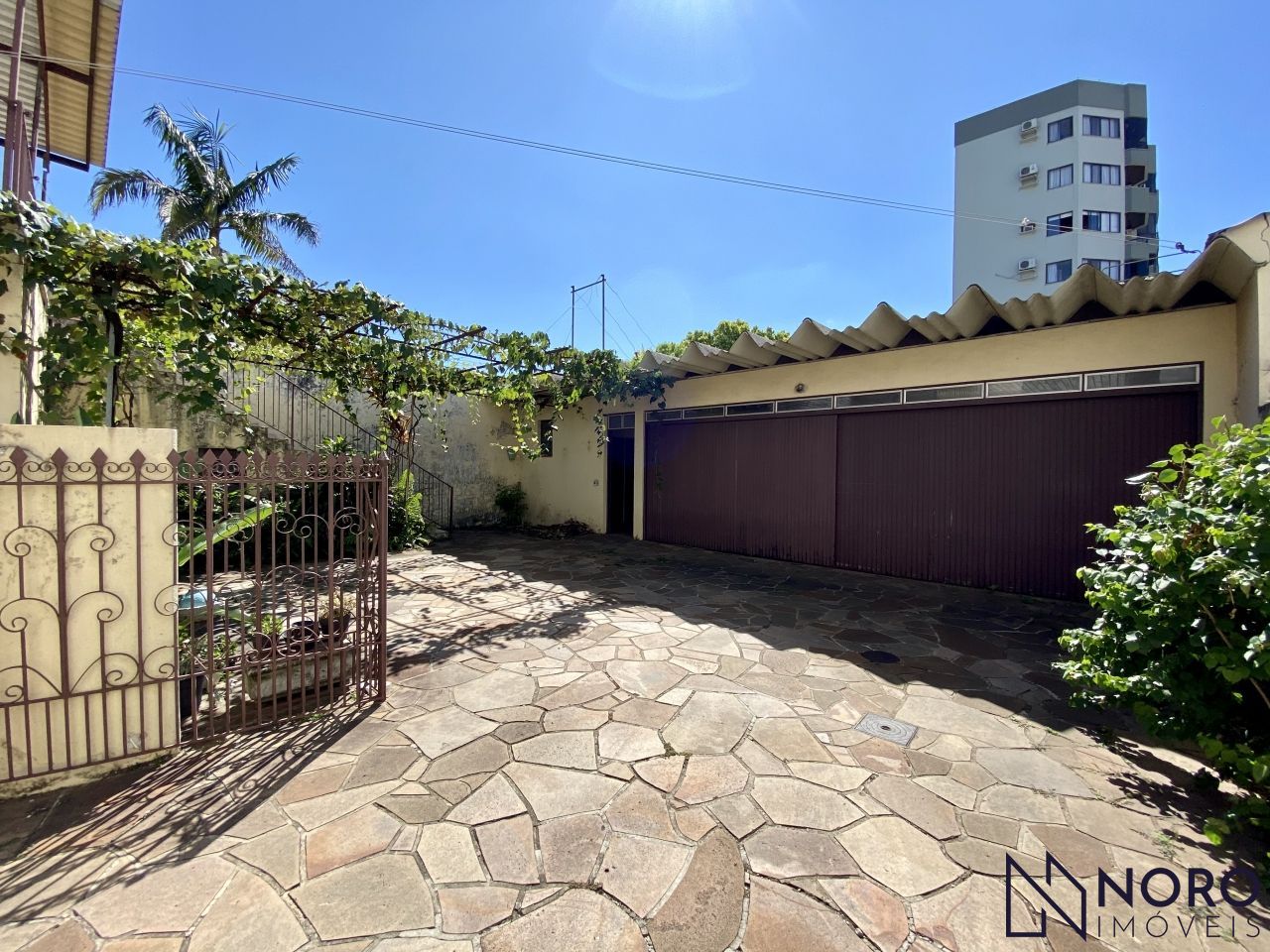 Apartamento único, peças amplas 4 vagas