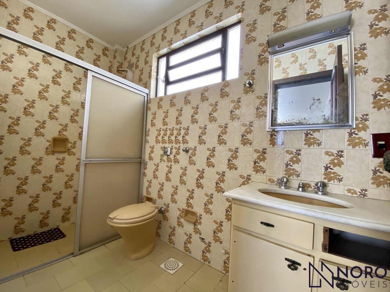 Apartamento único, peças amplas 4 vagas