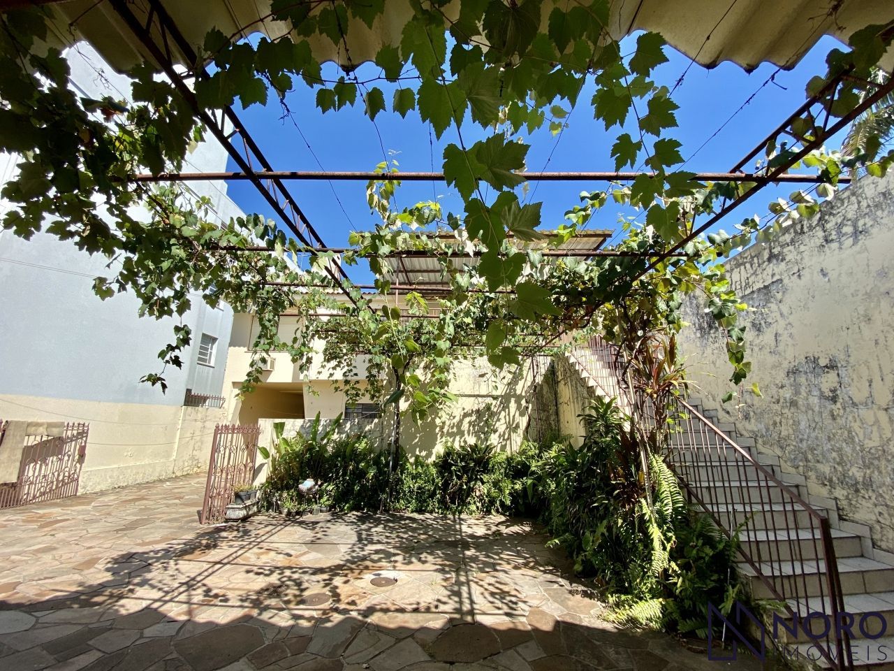 Apartamento único, peças amplas 4 vagas