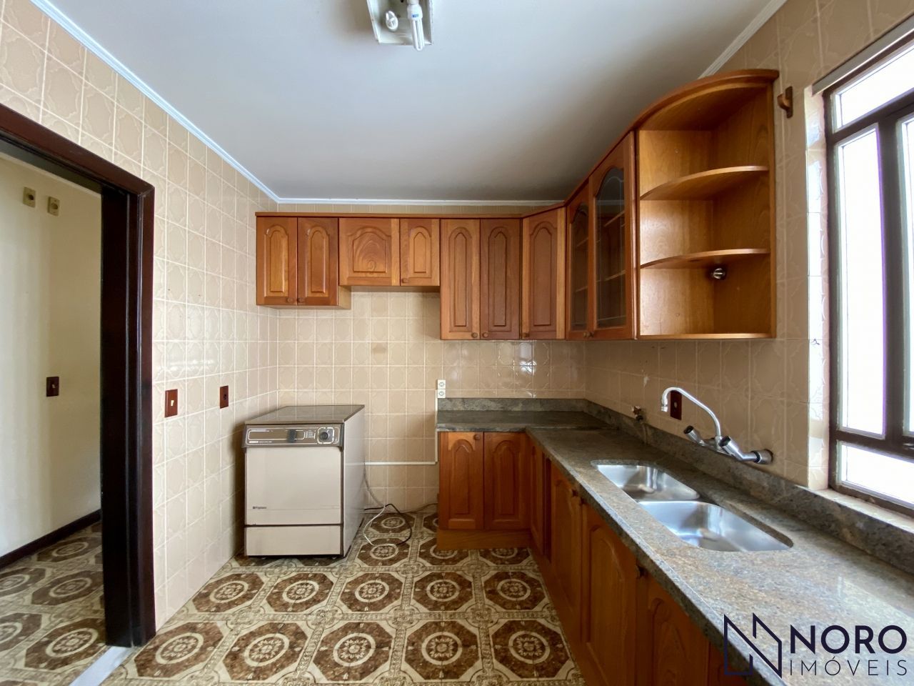 Apartamento único, peças amplas 4 vagas