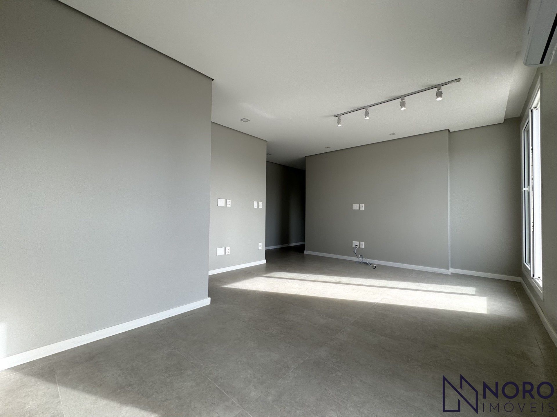 Apartamento à venda / 2dormitórios/1 suíte / 2 vagas de garagem/ Bairro Mediane