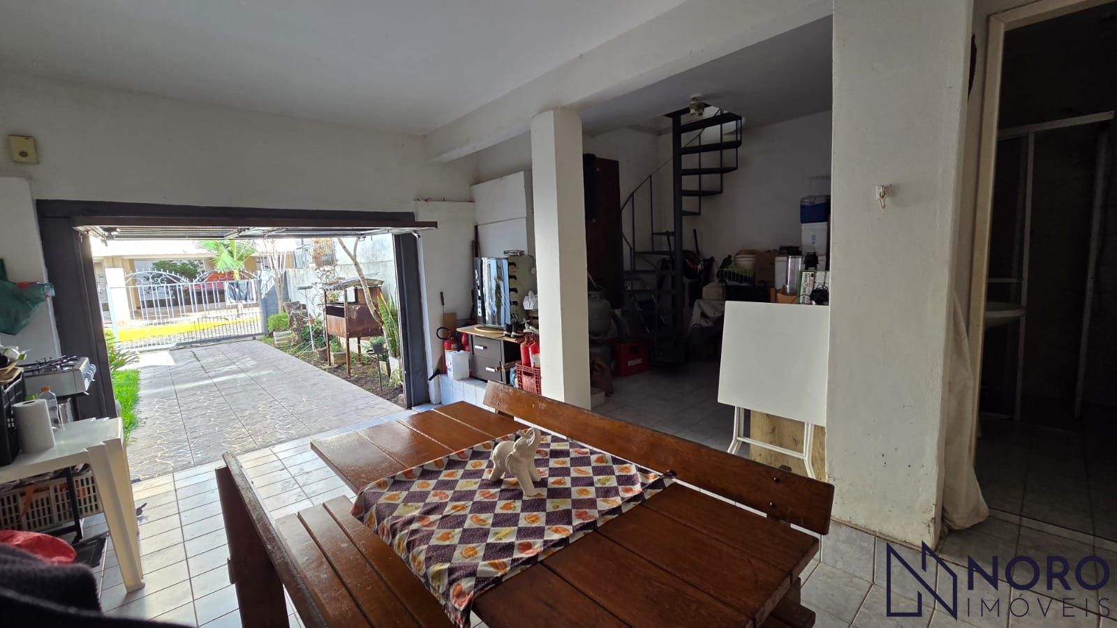 Casa com 3 Dormitórios, Espaço Independente e Garagem à Venda em Região Central
