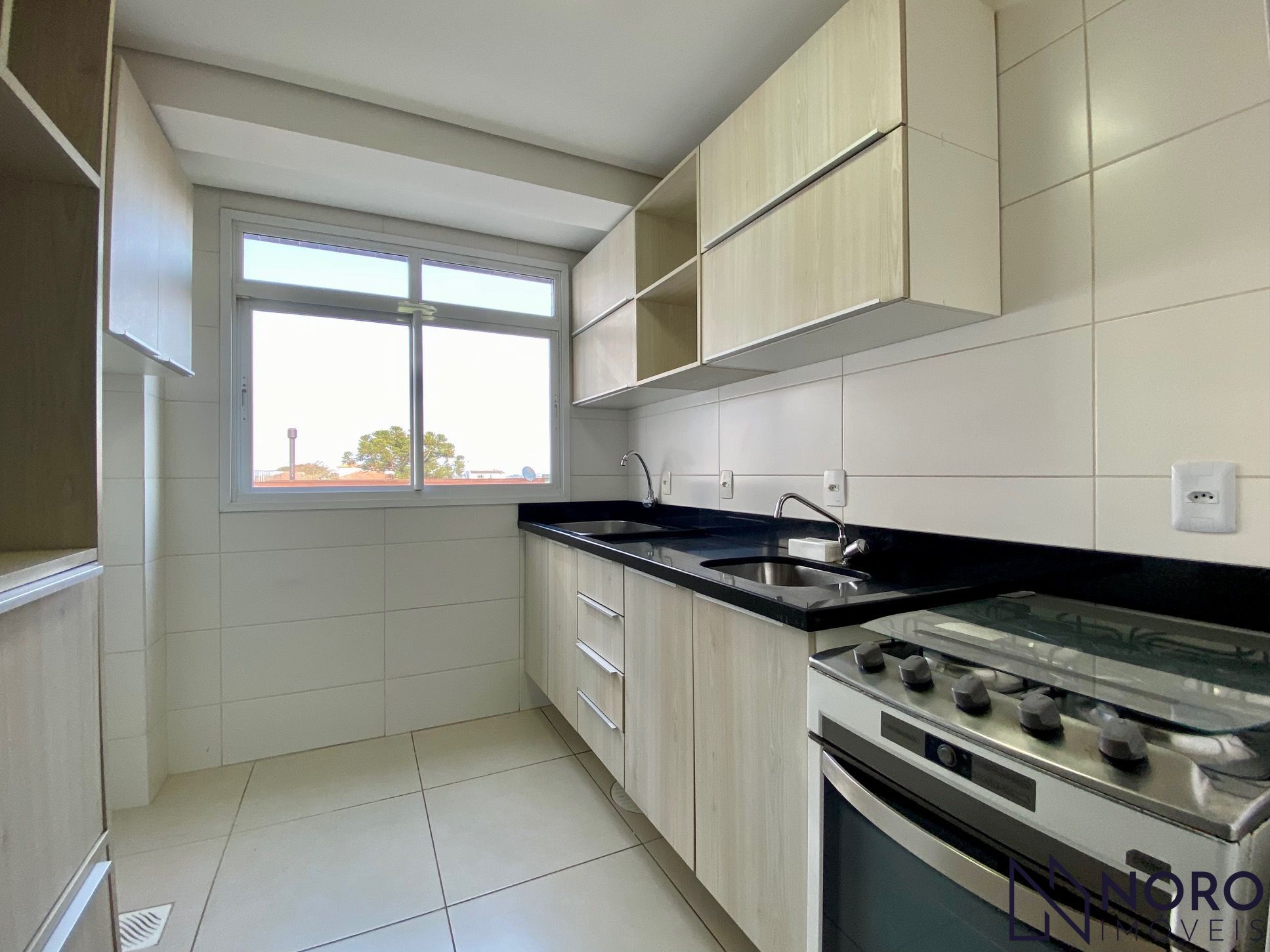 Apartamento dois dormitórios, suíte, semimobiliado com garagem, no bairro Nossa
