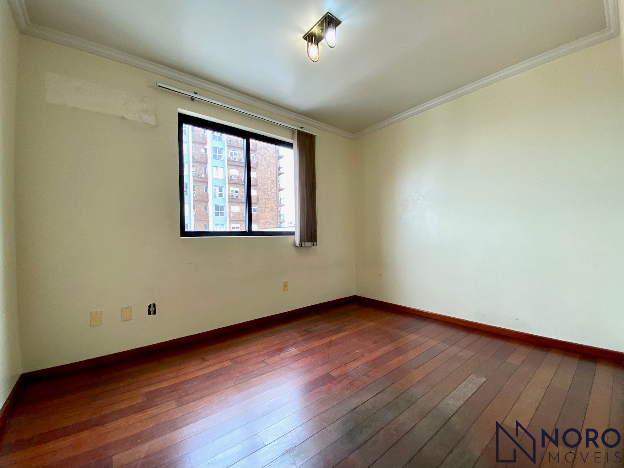 Apartamento Central frente 3 dormitorios suíte sacada próximo Hospital HC bus UF