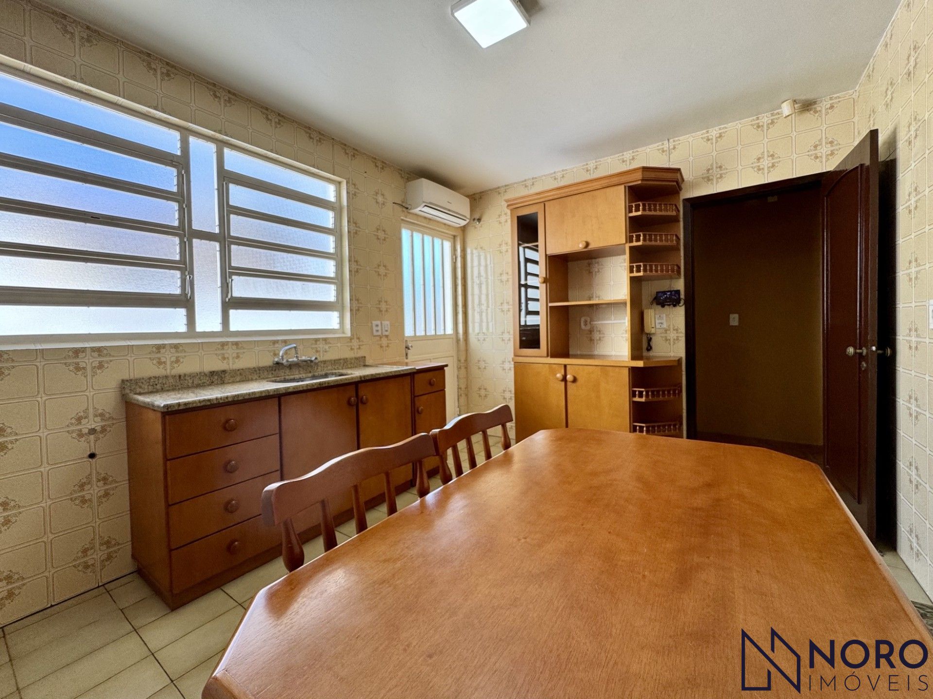 Casa espaçosa com 3 dormitórios, 1 suíte, piscina para locação no João Goulart