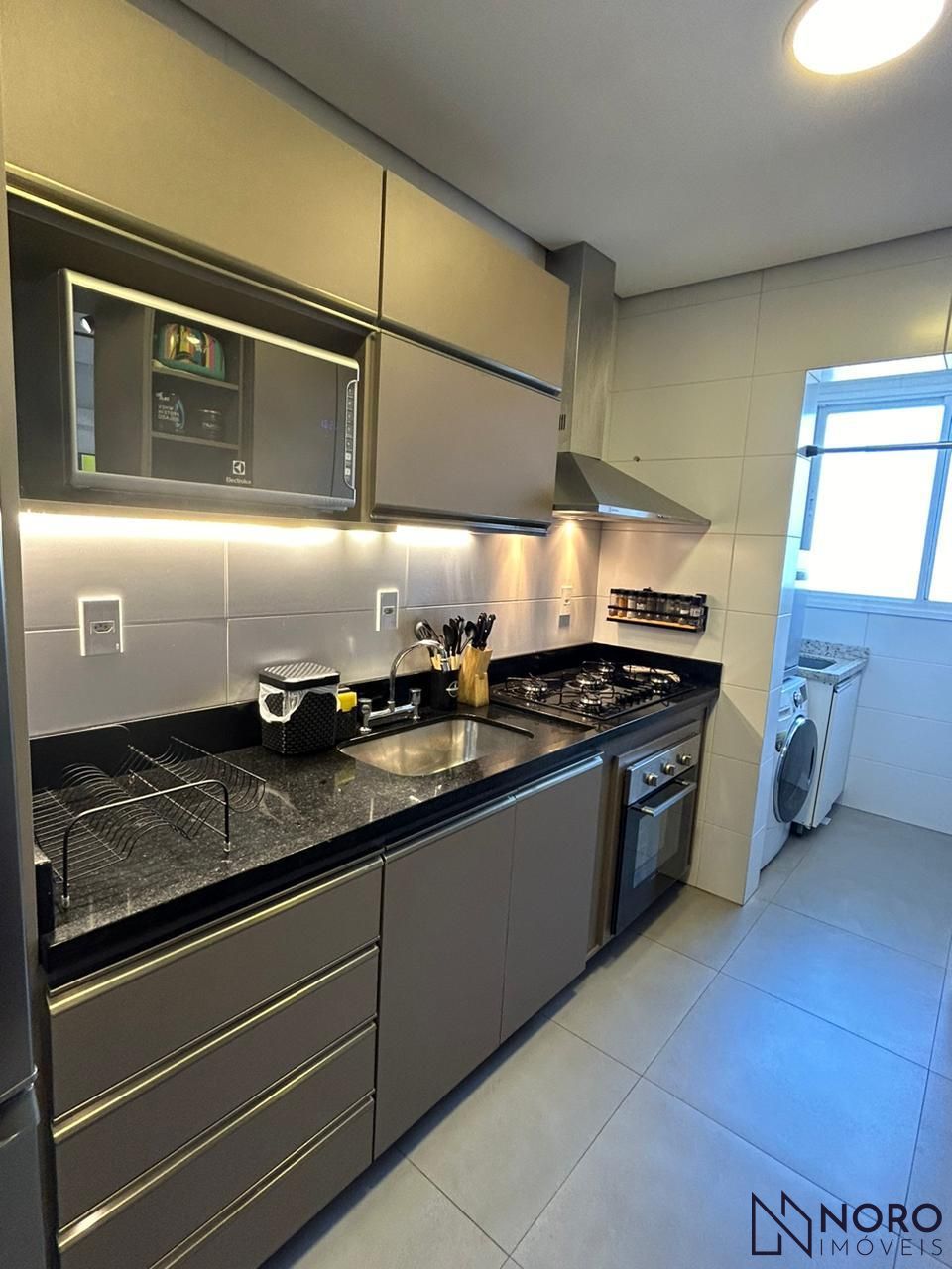 Apartamento Semimobiliado de 2 Dormitórios com Suíte no Edifício Vivaz