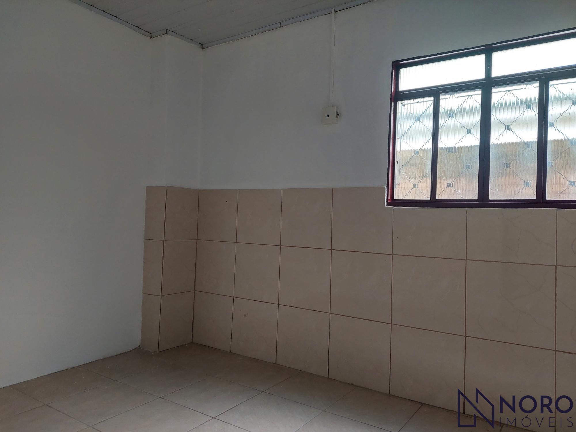 Casa na Silva Jardim imediações da Borges de Medeiros com 2 dormitórios 2 vagas