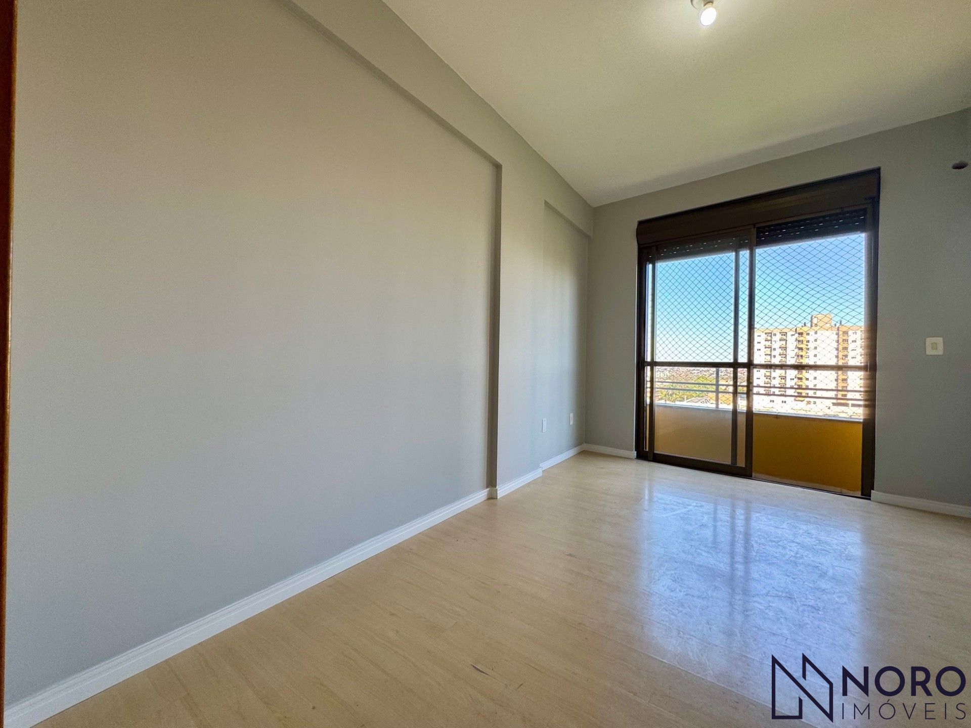 Venda – Apartamento semimobiliado no Centro, 2 dormitórios com suíte!